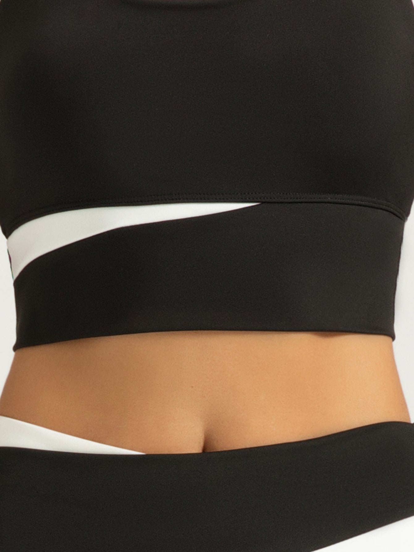 Luna Flex sport bra, Mix of elegance and movement.