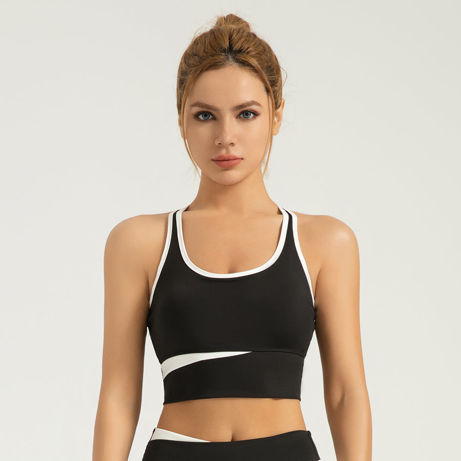 Luna Flex sport bra, Mix of elegance and movement.