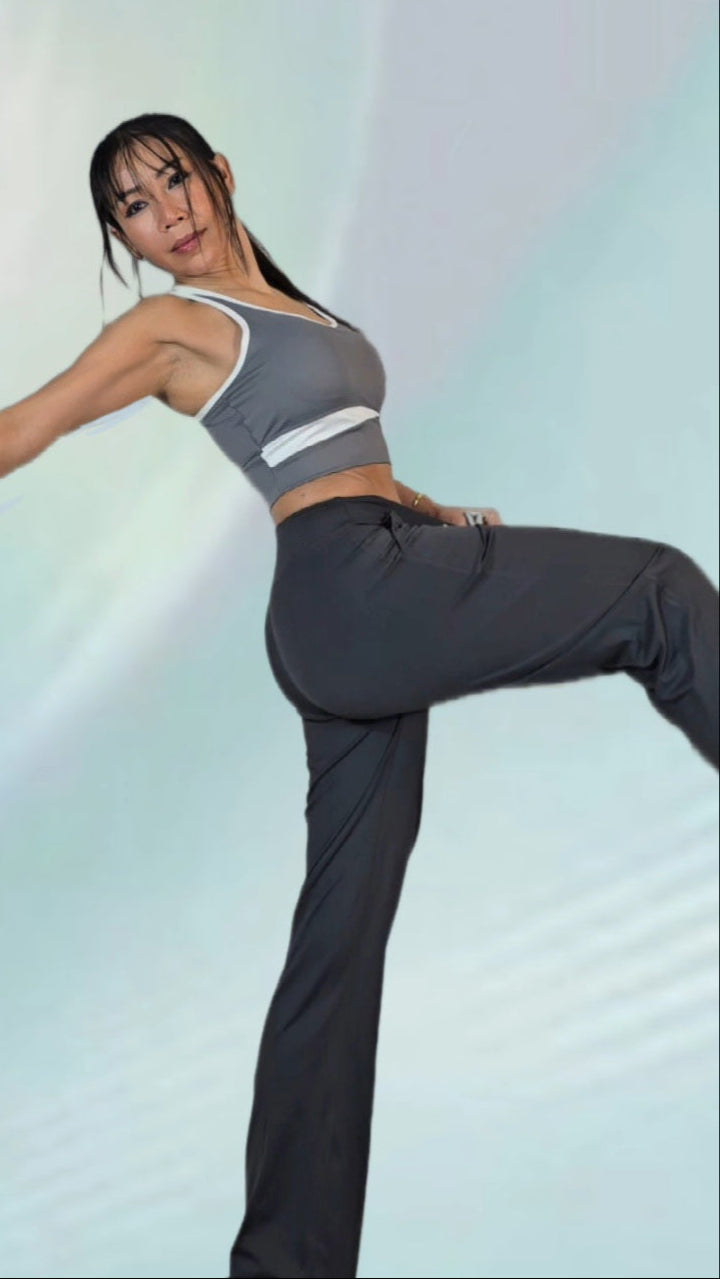 Luna Flex sport bra, Mix of elegance and movement.